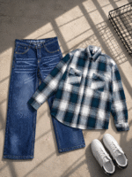 Baggy jeans-shirt combo