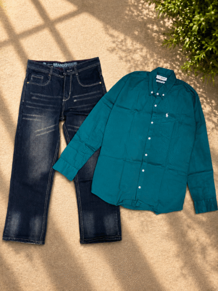 Baggy jeans-shirt combo